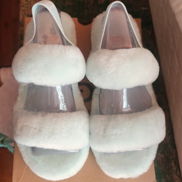 UGG slides - Picture 7 of 9